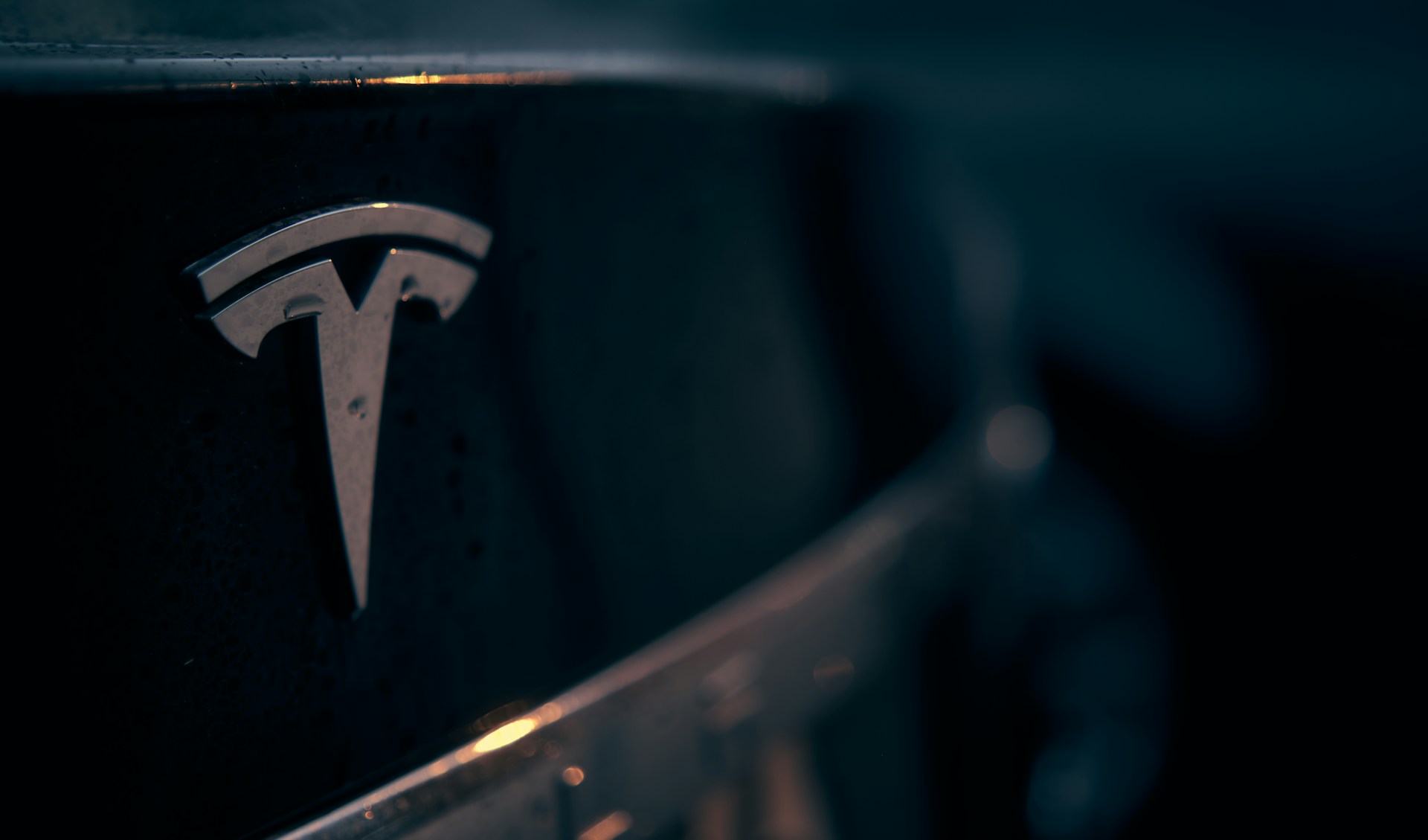 Tesla Faces Setback in Trademark Battle Over ‘Robotaxi’