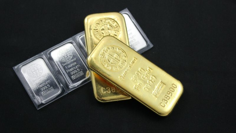 Gold Prices Shine Brighter as U.S. Economy Stumbles and Global Tensions Escalate